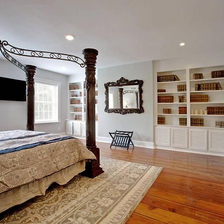 Vila Newly Renovated 4 Bed 3 Bath And 2 Parking Spots Savannah Exteriér fotografie