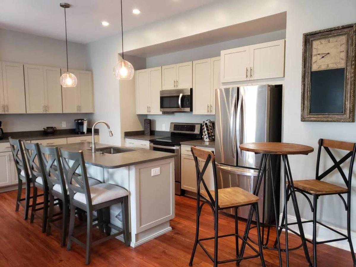 Vila Newly Renovated 4 Bed 3 Bath And 2 Parking Spots Savannah Exteriér fotografie
